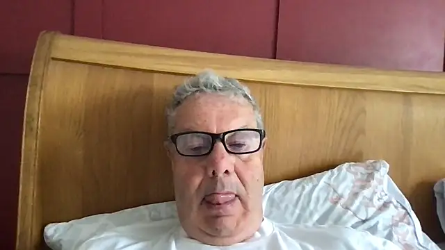 Snapshot of Oldpistolpete chatting on June 15, 2026, 9:00 am Oldpistolpete online show from June 15, 2026, 9:00 am