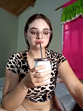 Emmacut online show from April 8, 2026, 9:04 pm