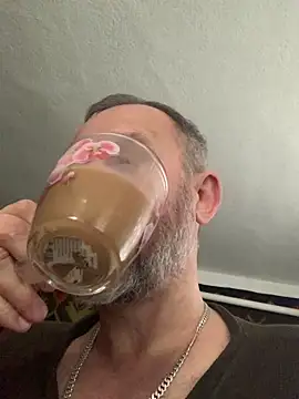 Snapshot of GHsveter chatting on November 6, 2025, 8:04 am GHsveter online show from November 6, 2025, 8:04 am