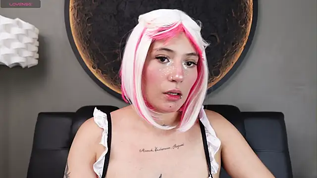 miss sharlotte18 online show from May 27, 2026, 6:05 pm