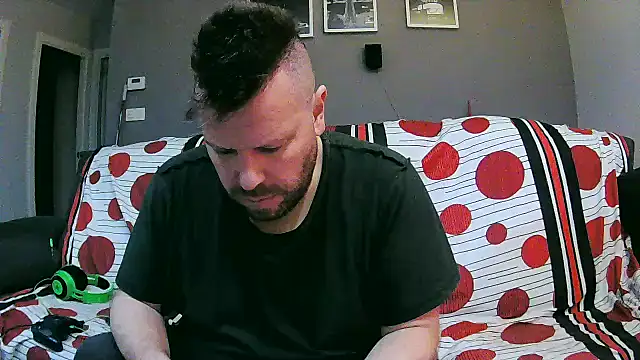 txan9876 online show from December 2, 2025, 5:41 pm