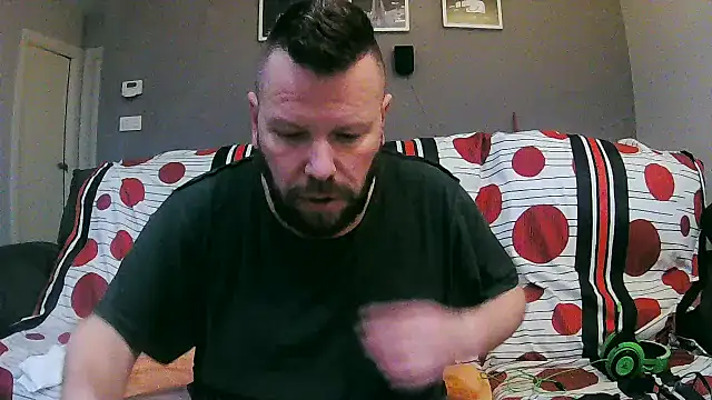 txan9876 online show from December 22, 2025, 6:05 pm