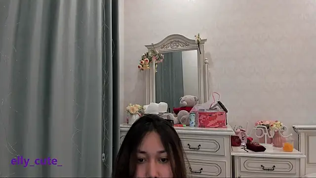 Snapshot of Elly_Cute chatting on January 12, 2025, 8:14 pm Elly Cute online show from January 12, 2025, 8:14 pm