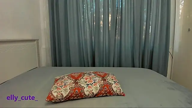 Snapshot of Elly_Cute chatting on September 24, 2025, 2:26 am Elly Cute online show from September 24, 2025, 2:26 am
