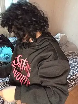 Snapshot of callmelouve chatting on October 17, 2025, 4:31 pm callmelouve online show from October 17, 2025, 4:31 pm