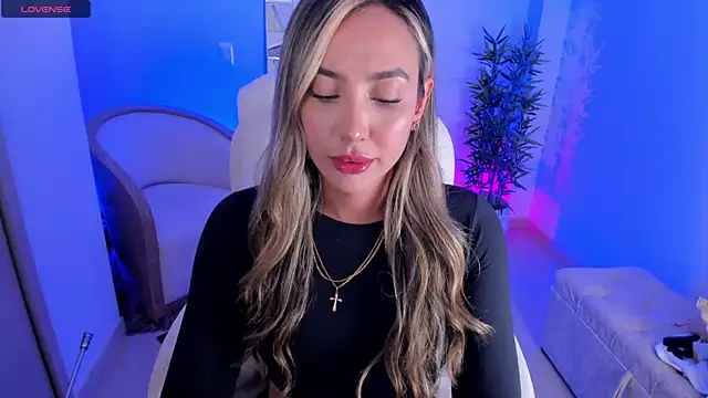 NiaBennet  online show from October 3, 2025, 10:40 pm