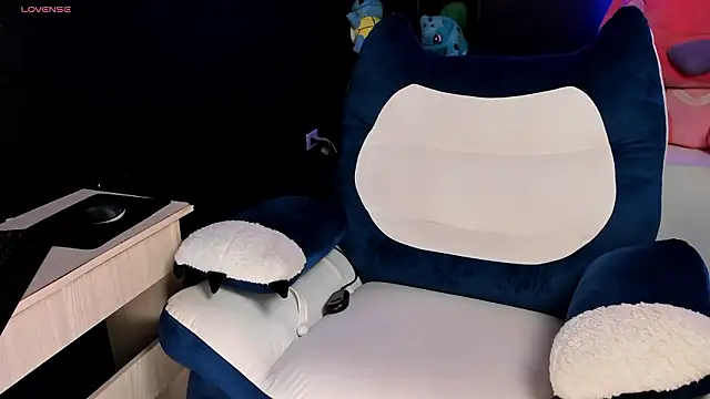 stelleknox  online show from March 13, 2026, 10:16 pm