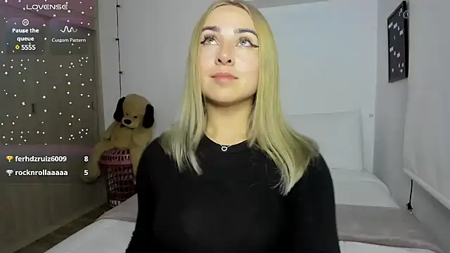 sophi mooreno online show from December 11, 2024, 3:35 am