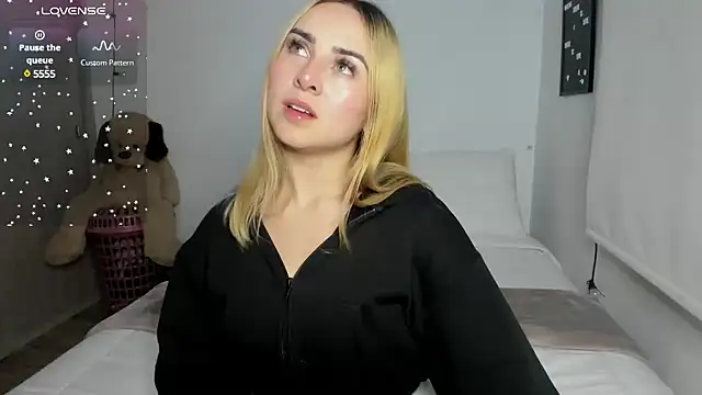 sophi mooreno online show from March 22, 2025, 2:27 am