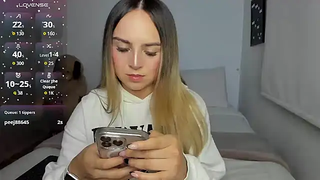 sophi mooreno online show from March 23, 2026, 1:09 am