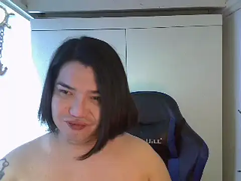 StrawberryWine07 online show from March 9, 2025, 4:49 am