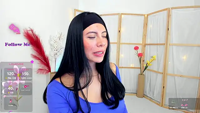 Snapshot of Silvanna-Moree chatting on September 15, 2025, 7:58 pm Silvanna-Moree online show from September 15, 2025, 7:58 pm