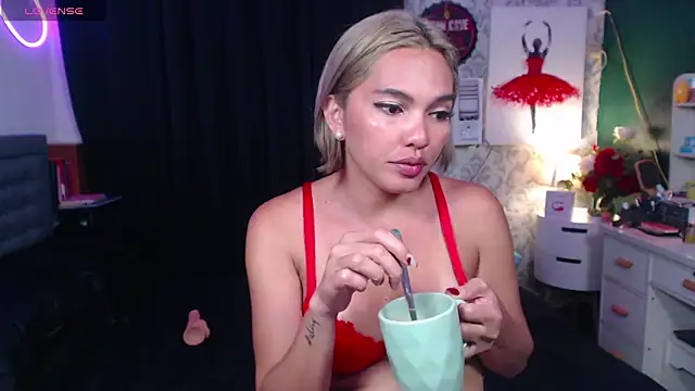 Snapshot of Pretty_Cassie69 chatting on December 2, 2024, 12:18 pm Pretty Cassie69 online show from December 2, 2024, 12:18 pm