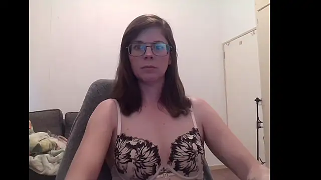 Snapshot of SavannaGirly chatting on February 5, 2026, 6:40 am SavannaGirly online show from February 5, 2026, 6:40 am