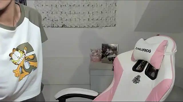 Snapshot of MacDelice chatting on December 3, 2024, 5:20 am MacDelice online show from December 3, 2024, 5:20 am