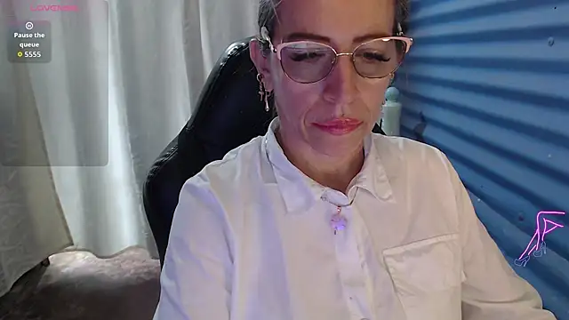 Chayla Ruiz online show from June 2, 2026, 3:47 pm