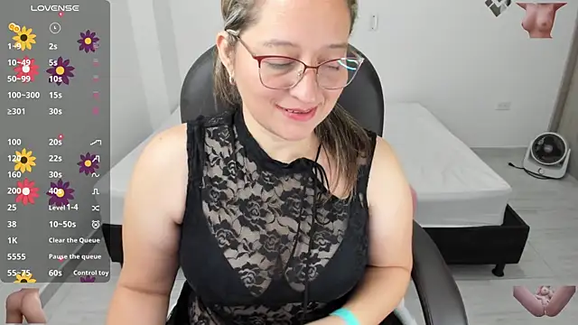 Snapshot of alejandra_milf_ chatting on February 15, 2025, 4:23 pm alejandra milf online show from February 15, 2025, 4:23 pm