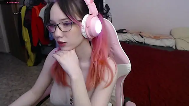 Snapshot of Maya_Viola chatting on March 18, 2025, 8:47 am Maya Viola online show from March 18, 2025, 8:47 am