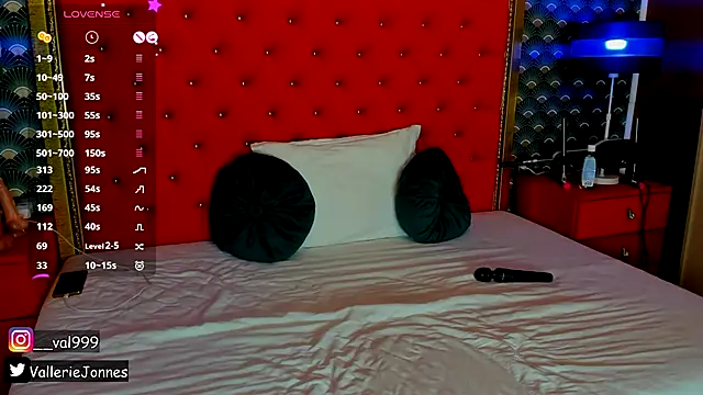 VallerieJones online show from November 1, 2025, 9:28 pm