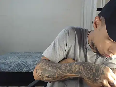 emiliano hottt online show from January 26, 2025, 10:46 pm