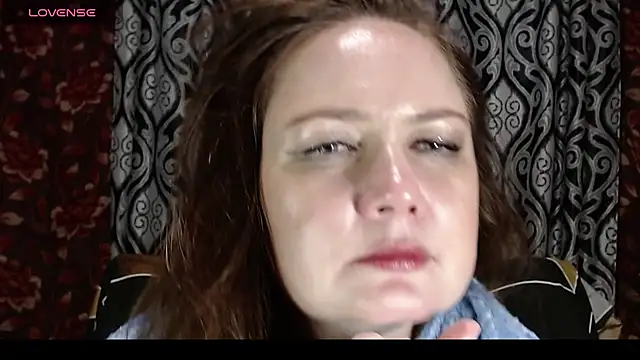 Snapshot of EmilyDoth chatting on November 10, 2025, 2:27 pm EmilyDoth online show from November 10, 2025, 2:27 pm