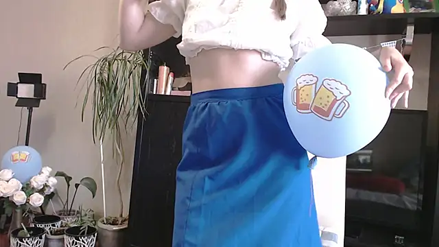 KiraGoldens online show from September 26, 2025, 5:22 am