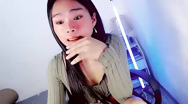 Snapshot of amomentoflust69 chatting on December 3, 2024, 4:14 am amomentoflust69 online show from December 3, 2024, 4:14 am