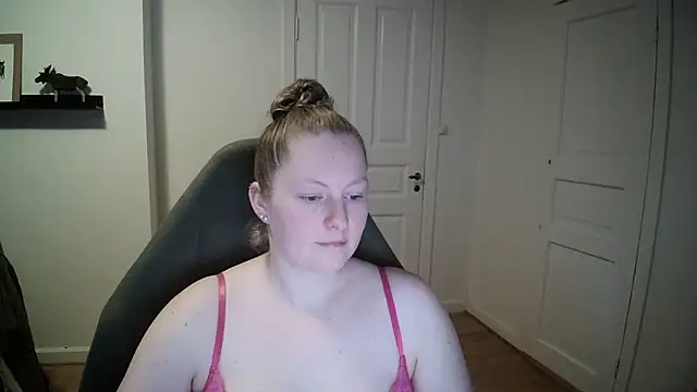 Girlnina-1995 online show from December 14, 2024, 11:18 am