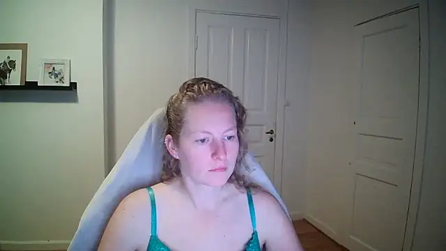 Snapshot of Girlnina-1995 chatting on September 18, 2025, 7:43 am Girlnina-1995 online show from September 18, 2025, 7:43 am