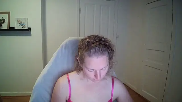 Snapshot of Girlnina-1995 chatting on September 22, 2025, 9:44 am Girlnina-1995 online show from September 22, 2025, 9:44 am