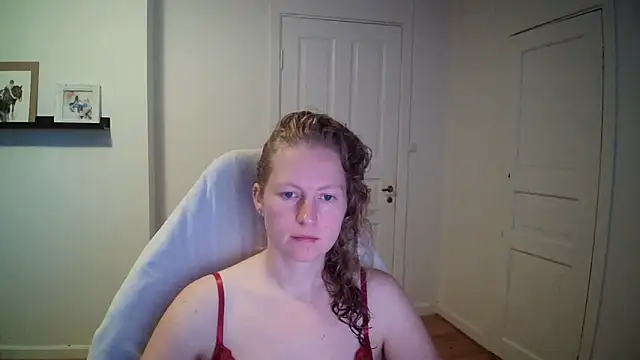 Snapshot of Girlnina-1995 chatting on September 24, 2025, 9:12 am Girlnina-1995 online show from September 24, 2025, 9:12 am