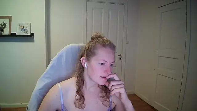 Snapshot of Girlnina-1995 chatting on September 25, 2025, 8:07 am Girlnina-1995 online show from September 25, 2025, 8:07 am