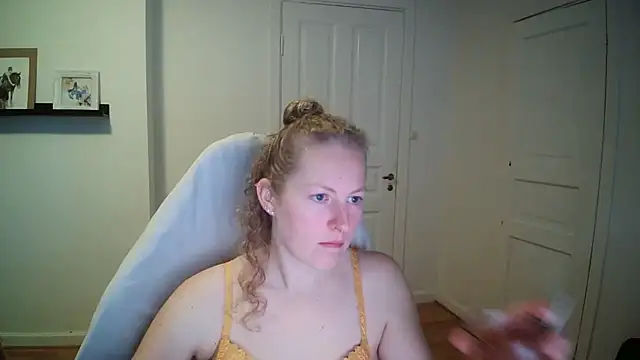 Snapshot of Girlnina-1995 chatting on October 1, 2025, 8:42 am Girlnina-1995 online show from October 1, 2025, 8:42 am