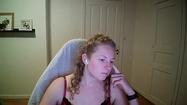 Snapshot of Girlnina-1995 chatting on October 15, 2025, 7:03 pm Girlnina-1995 online show from October 15, 2025, 7:03 pm