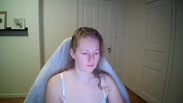 Snapshot of Girlnina-1995 chatting on October 30, 2025, 9:33 am Girlnina-1995 online show from October 30, 2025, 9:33 am