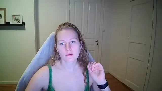 Snapshot of Girlnina-1995 chatting on November 3, 2025, 7:20 am Girlnina-1995 online show from November 3, 2025, 7:20 am