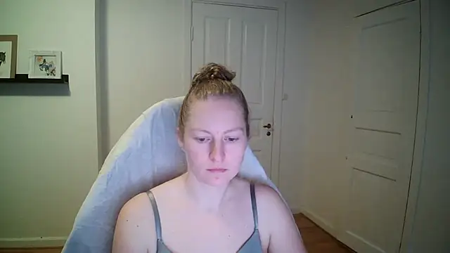 Snapshot of Girlnina-1995 chatting on November 6, 2025, 11:33 am Girlnina-1995 online show from November 6, 2025, 11:33 am