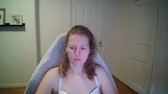 Snapshot of Girlnina-1995 chatting on November 17, 2025, 10:21 am Girlnina-1995 online show from November 17, 2025, 10:21 am