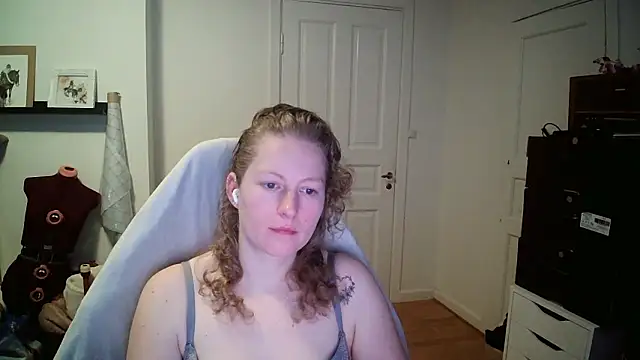 Girlnina-1995 online show from January 8, 2026, 10:06 am