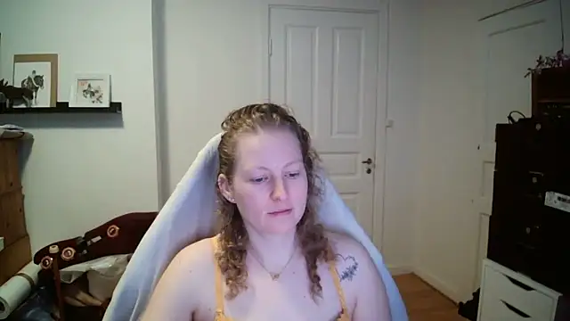 Girlnina-1995 online show from February 24, 2026, 10:13 am