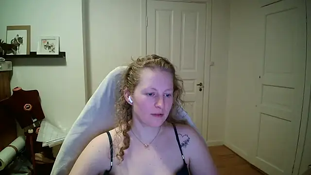 Girlnina-1995 online show from March 4, 2026, 8:48 pm