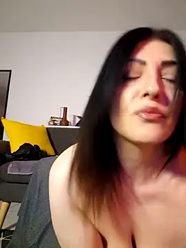 AryaSummersReal online show from May 12, 2026, 7:33 pm