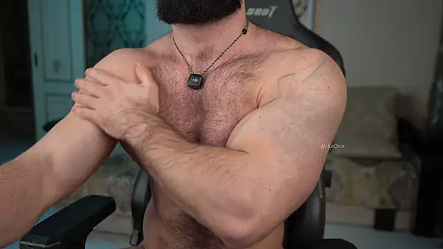 Snapshot of mike0xx chatting on February 12, 2026, 9:37 am mike0xx online show from February 12, 2026, 9:37 am