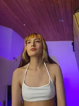 Snapshot of lola_vlad chatting on May 9, 2026, 11:32 pm lola vlad online show from May 9, 2026, 11:32 pm