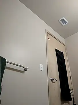 eatmeplease44 online show from March 1, 2025, 7:41 am