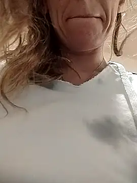 eatmeplease44 online show from September 9, 2025, 9:36 pm