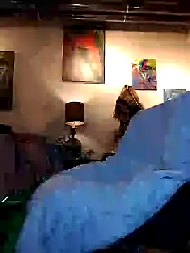 eatmeplease44 online show from September 28, 2025, 9:36 am