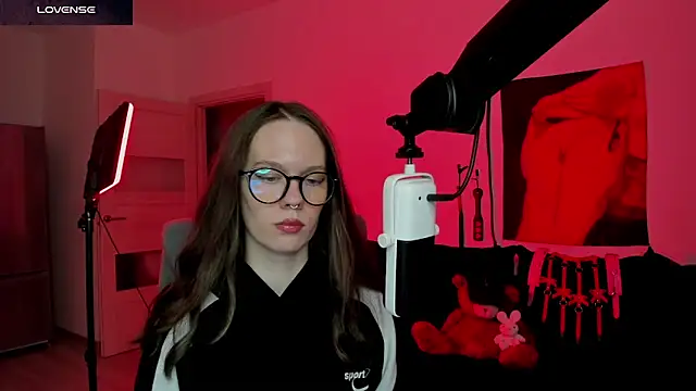 DivineBite online show from March 18, 2026, 4:54 pm