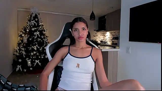 liagirl cute online show from December 18, 2025, 5:35 am