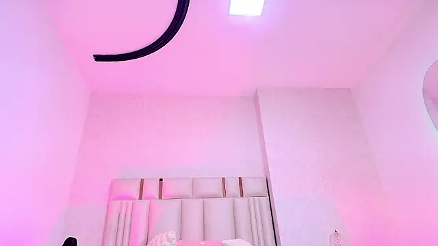  carolina fox online show from February 5, 2026, 3:11 am